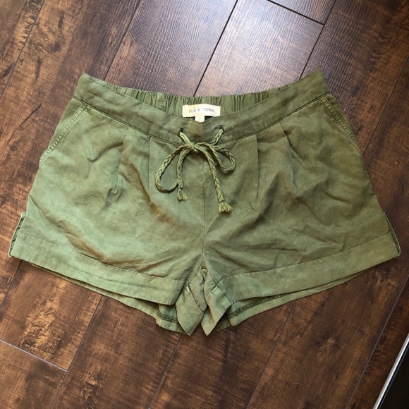 Black Swan Shorts - Picture 1 of 2